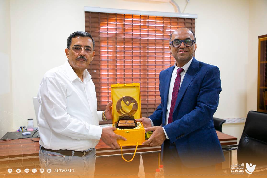 The Ambassador of the Republic of Yemen to the State of Kuwait Commends the Efforts and Interventions of Altwasul in the Developmental and humanitarian aspects.