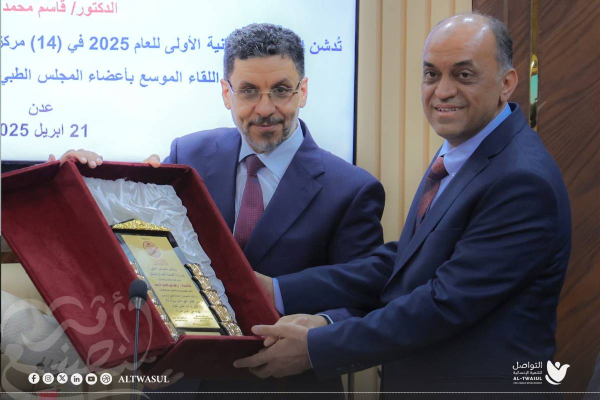 دولة رئيس الوزراء يكرم التواصل للتنمية الإنسانية